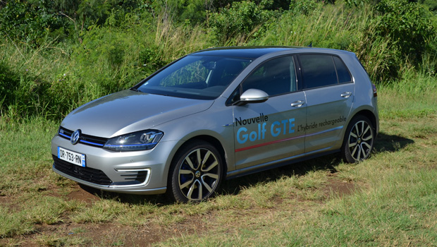 <p>Volkswagen Golf GTE : elle va vous électriser !</p>