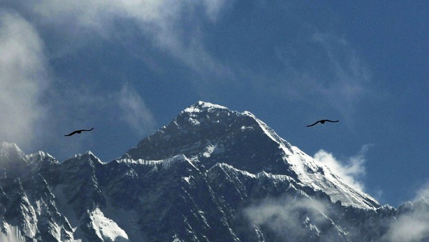 Everest : un guide népalais sauve un alpiniste dans 
