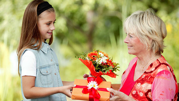 Fête des grands-mères: 5 idées cadeaux pour Mamie, par petits et