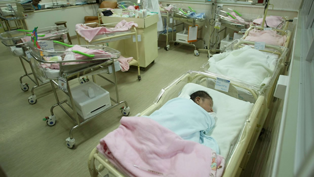 Un Hopital Autrichien Condamne Pour Un Echange De Bebe Inexplique Linfo Re Monde Europe Un Hopital Autrichien Condamne Pour Un Echange De Bebe Inexplique Linfo Re Monde Europe