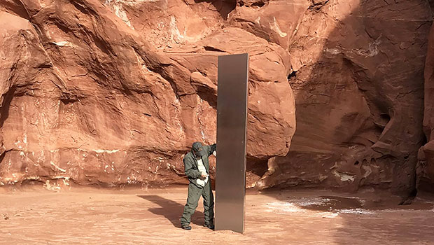 Etats-Unis: découverte d'un mystérieux "monolithe" de métal en plein désert - LINFO.re - Monde, Amérique