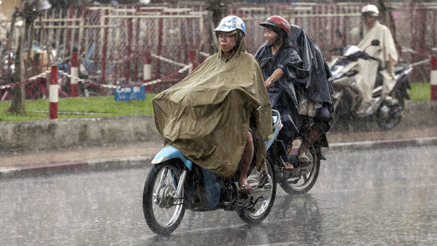 Protection pluie moto : nos astuces pour rouler sous la pluie