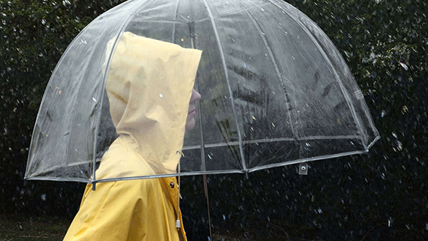 Se protéger de la pluie - CIROLOGIE: Féminin ciré et un peu d'eau