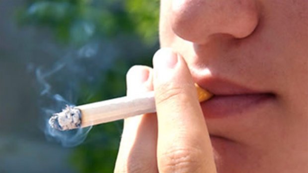 Le prix du tabac passera à 12 euros en 2025, l'interdiction de fumer  étendue à de nouveaux lieux