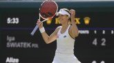Wimbledon : la N.1 mondiale Iga Swiatek s'incline face à la Française Alizé Cornet