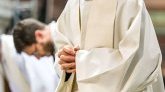 Le Vatican ouvre la voie au baptême pour les personnes transgenres