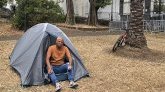 Armand SDF de 62 ans a planté sa tente devant la préfecture : “Je ferais grève de la faim jusqu'à l'obtention d'un logement”