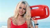 Pamela Anderson met en vente sa garde-robe, son mythique maillot rouge en fait partie !