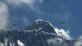 Everest : un guide népalais sauve un alpiniste dans "la zone de mort"