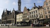 Belgique : une étrange toilette exposée sur la place de la Korenmarkt