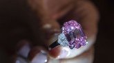 Le Pink Legacy, un diamant rose adjugé plus de 44 millions d'euros