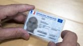 Nouvelle carte d'identité : l'Académie française contre les mentions en anglais se dit prête à aller devant la justice